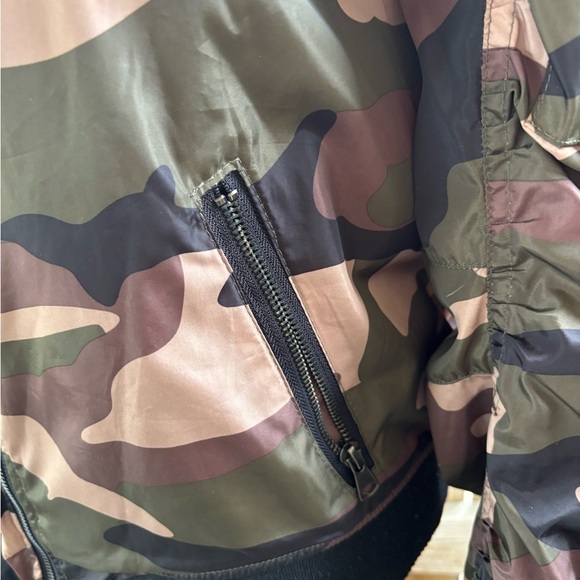 New Look Army Green Camouflage Ruched Sleeve Zip Up Bomber Jacket Size XL - Picture 3 of 9